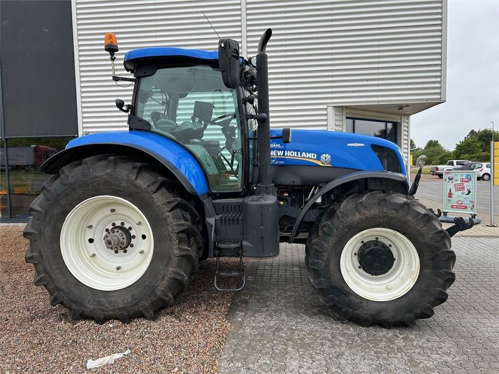 New Holland T7.270AC KEY - Traktor: 2 kép. New Holland T7.270AC KEY - Traktor: 2 kép.
