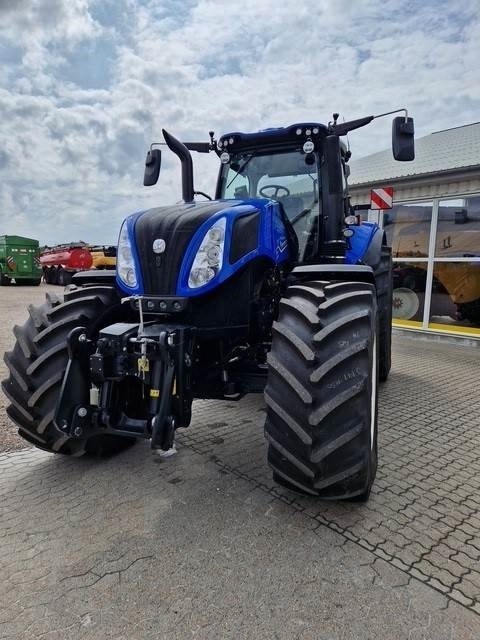 New Holland T8.435 PLMI UC ST. V - Traktor: 4 kép. New Holland T8.435 PLMI UC ST. V - Traktor: 4 kép.