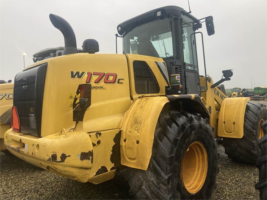 New Holland W170C LR T4B - Gumikerekes homlokrakodó: 3 kép. New Holland W170C LR T4B - Gumikerekes homlokrakodó: 3 kép.