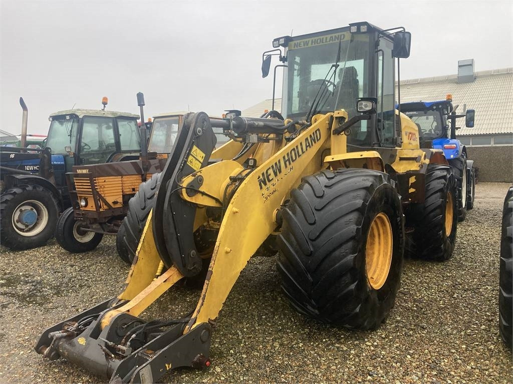 New Holland W170C LR T4B - Gumikerekes homlokrakodó: 1 kép. New Holland W170C LR T4B - Gumikerekes homlokrakodó: 1 kép.
