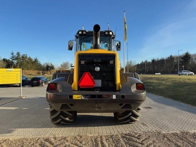 New Holland W170D2 TRIN 5-Z - Gumikerekes homlokrakodó: 4 kép. New Holland W170D2 TRIN 5-Z - Gumikerekes homlokrakodó: 4 kép.