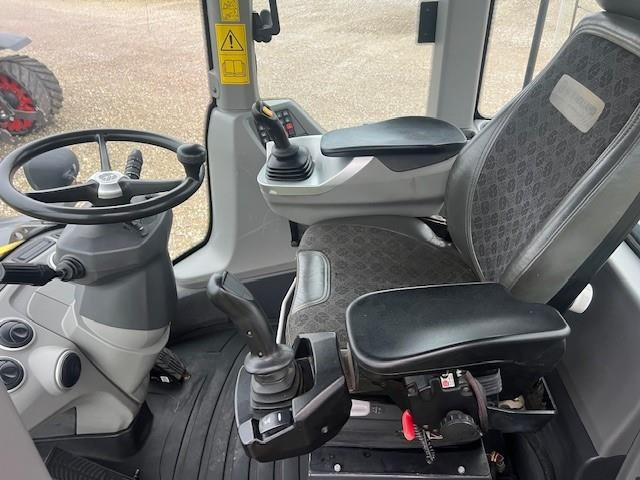 New Holland W190D ZB T4B - Gumikerekes homlokrakodó: 4 kép. New Holland W190D ZB T4B - Gumikerekes homlokrakodó: 4 kép.