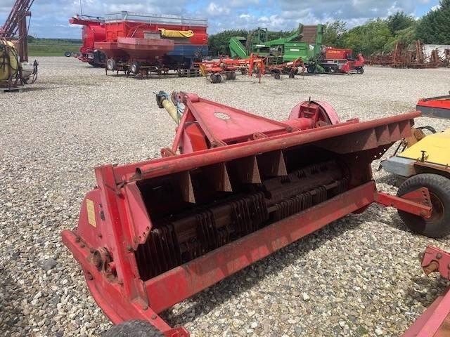 Taarup SKT2100  - Szálastakarmány betakarítás gépei: 4 kép. Taarup SKT2100  - Szálastakarmány betakarítás gépei: 4 kép.