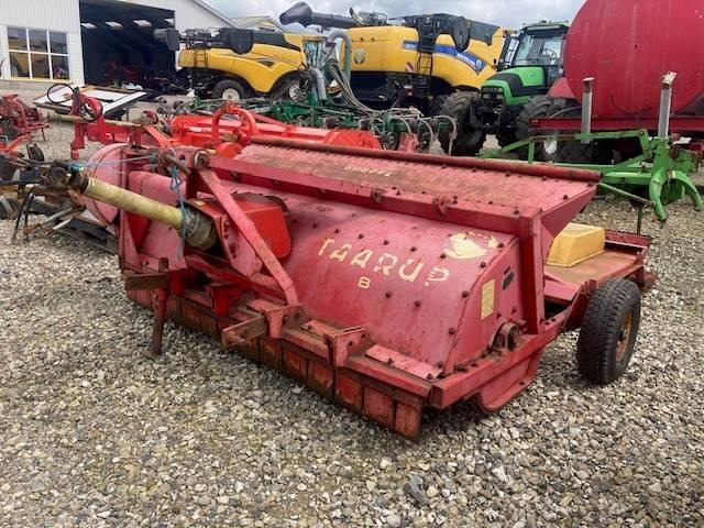 Taarup SKT2100  - Szálastakarmány betakarítás gépei: 2 kép. Taarup SKT2100  - Szálastakarmány betakarítás gépei: 2 kép.