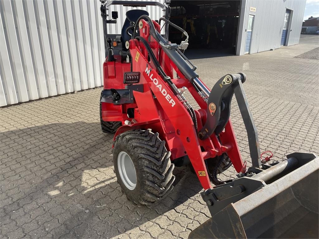 VM Loader 1026 LXE ELECTRIC - Derékcsuklós rakodó: 2 kép. VM Loader 1026 LXE ELECTRIC - Derékcsuklós rakodó: 2 kép.