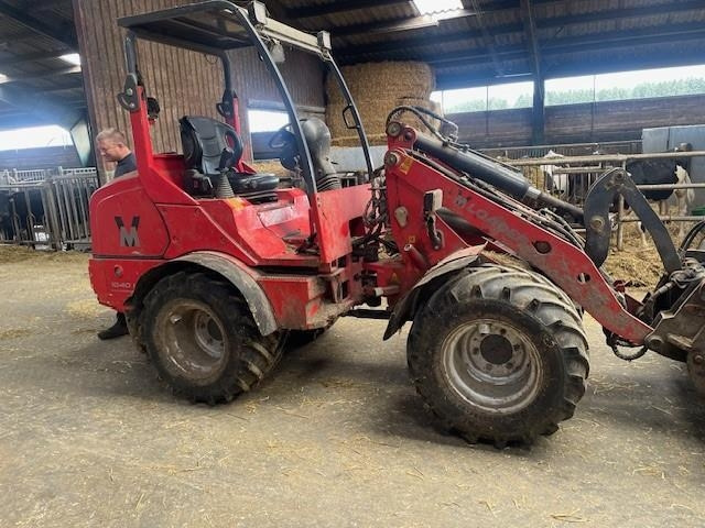VM Loader 1040 XL - Derékcsuklós rakodó: 1 kép. VM Loader 1040 XL - Derékcsuklós rakodó: 1 kép.