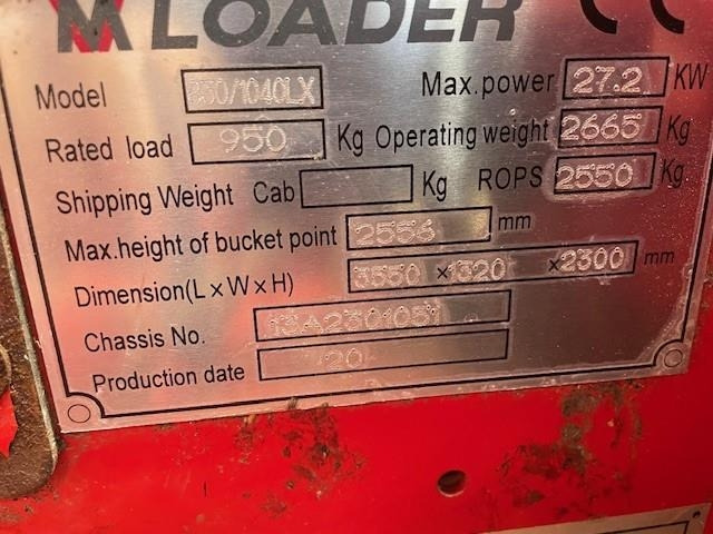 VM Loader 1040 XL - Derékcsuklós rakodó: 2 kép. VM Loader 1040 XL - Derékcsuklós rakodó: 2 kép.