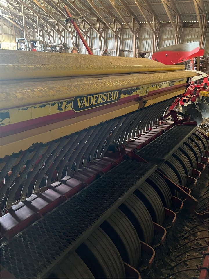 Vaderstad RAPID 400S - Kombinált vetőgép: 4 kép. Vaderstad RAPID 400S - Kombinált vetőgép: 4 kép.