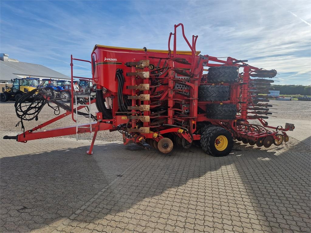 Vaderstad SPIRIT 600C PLUS - Kombinált vetőgép: 2 kép. Vaderstad SPIRIT 600C PLUS - Kombinált vetőgép: 2 kép.