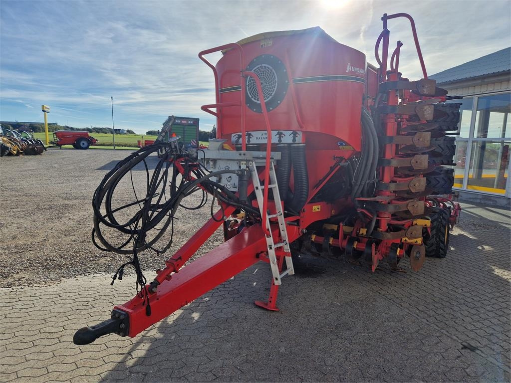 Vaderstad SPIRIT 600C PLUS - Kombinált vetőgép: 4 kép. Vaderstad SPIRIT 600C PLUS - Kombinált vetőgép: 4 kép.