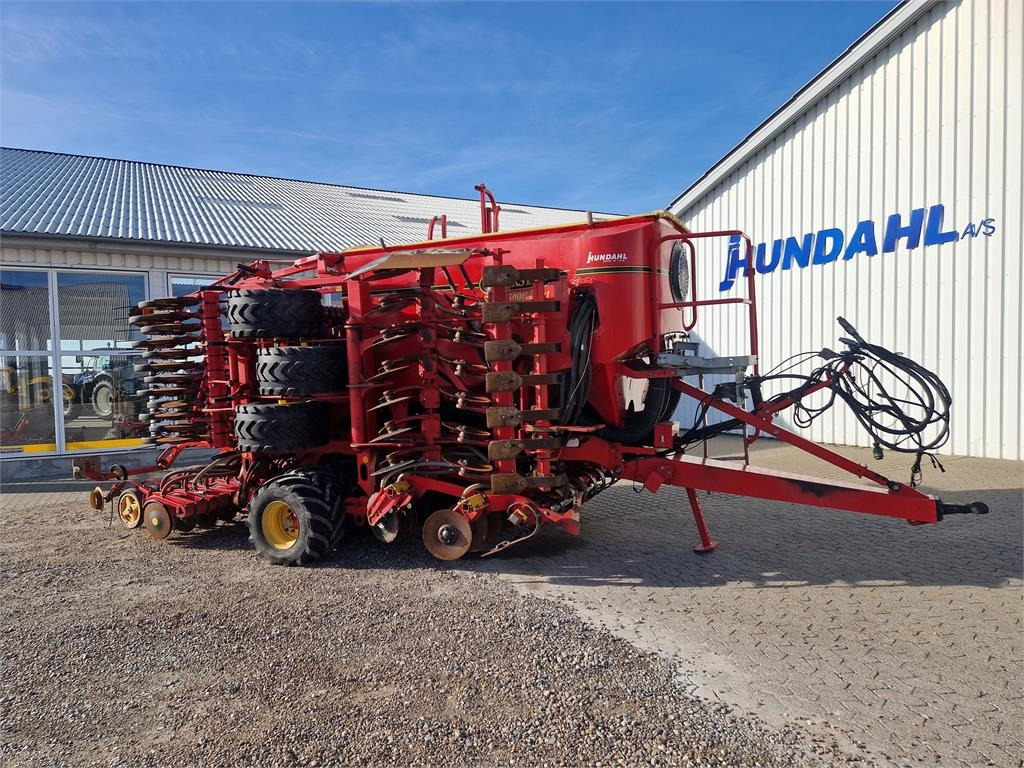 Vaderstad SPIRIT 600C PLUS - Kombinált vetőgép: 1 kép. Vaderstad SPIRIT 600C PLUS - Kombinált vetőgép: 1 kép.
