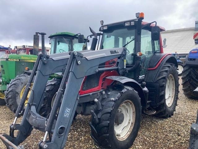 Valtra N123 MED FRONTLÆSSER - Traktor: 1 kép. Valtra N123 MED FRONTLÆSSER - Traktor: 1 kép.