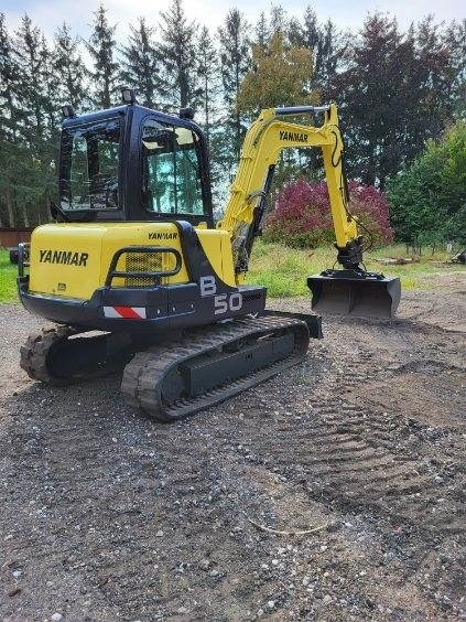 Yanmar B50 - Minikotró: 1 kép. Yanmar B50 - Minikotró: 1 kép.