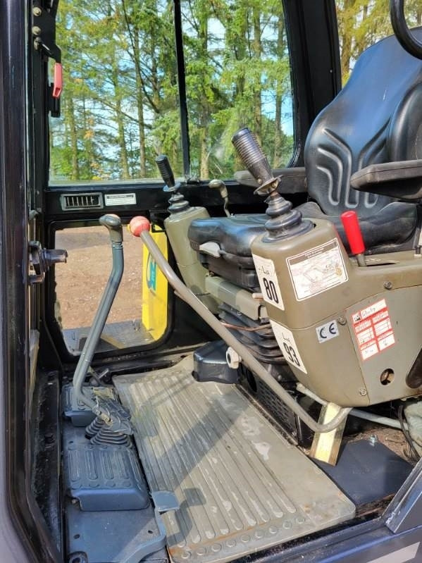 Yanmar B50 - Minikotró: 2 kép. Yanmar B50 - Minikotró: 2 kép.