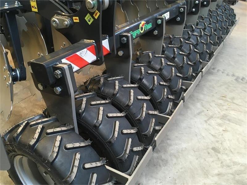 Agro - TOM 4 m. bugseret med slæbeplanke - Tárcsás borona: 5 kép. Agro - TOM 4 m. bugseret med slæbeplanke - Tárcsás borona: 5 kép.