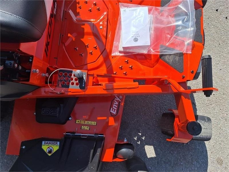 Ariens IKON XD 52" (132 Cm. Klippe bredde) - Kommunális traktor: 3 kép. Ariens IKON XD 52" (132 Cm. Klippe bredde) - Kommunális traktor: 3 kép.