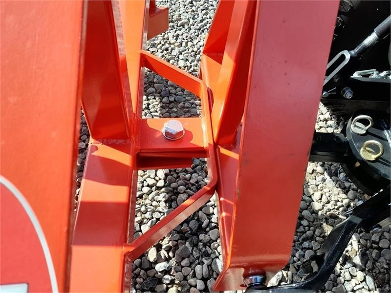 - - - BOXER AGRI - Talajművelő gep: 5 kép. - - - BOXER AGRI - Talajművelő gep: 5 kép.