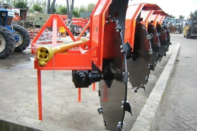 - - - BOXER D02 - Kultivátor: 3 kép. - - - BOXER D02 - Kultivátor: 3 kép.