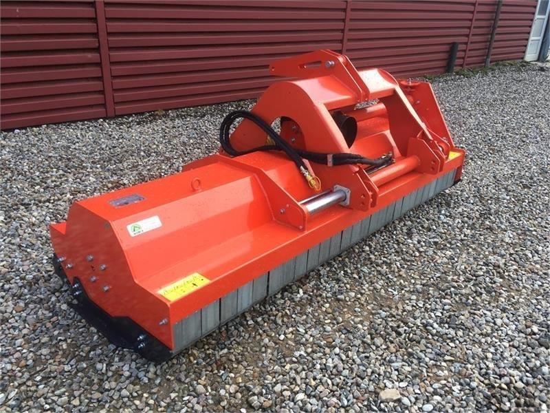 Boxer AG 2800 front og bagmonteret - Szárzúzó: 2 kép. Boxer AG 2800 front og bagmonteret - Szárzúzó: 2 kép.