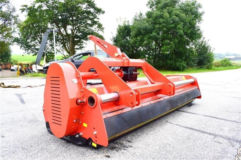 - - - Boxer AG 300 front og bagmonteret - Szárzúzó: 2 kép. - - - Boxer AG 300 front og bagmonteret - Szárzúzó: 2 kép.