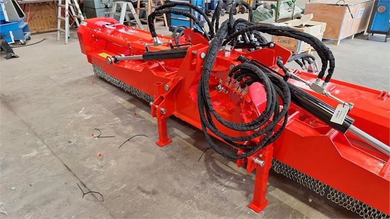 Boxer Agri AG500 slagleklipper - Szárzúzó: 2 kép. Boxer Agri AG500 slagleklipper - Szárzúzó: 2 kép.