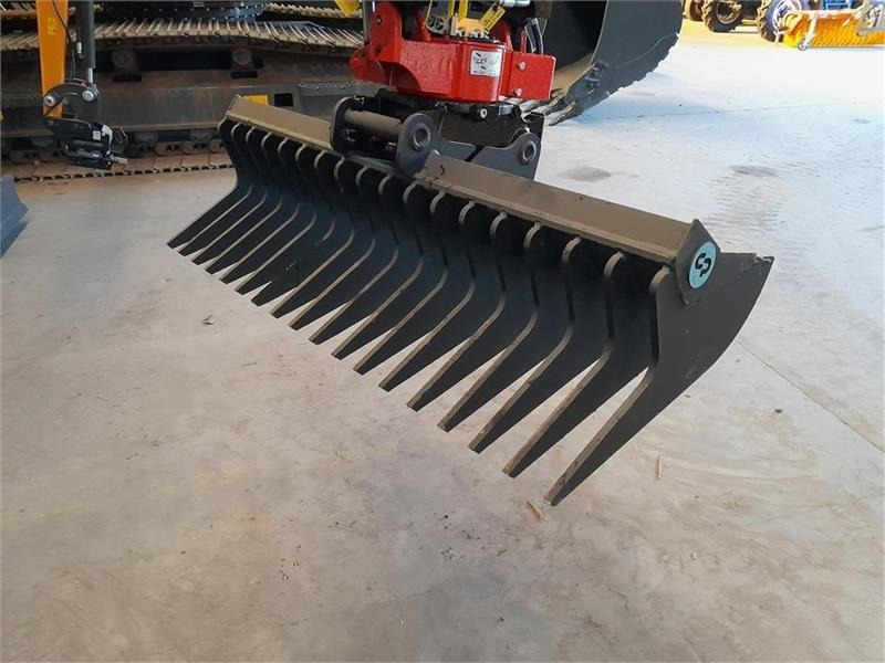 - - - CP METAL RIVE - Szénaforgató: 4 kép. - - - CP METAL RIVE - Szénaforgató: 4 kép.