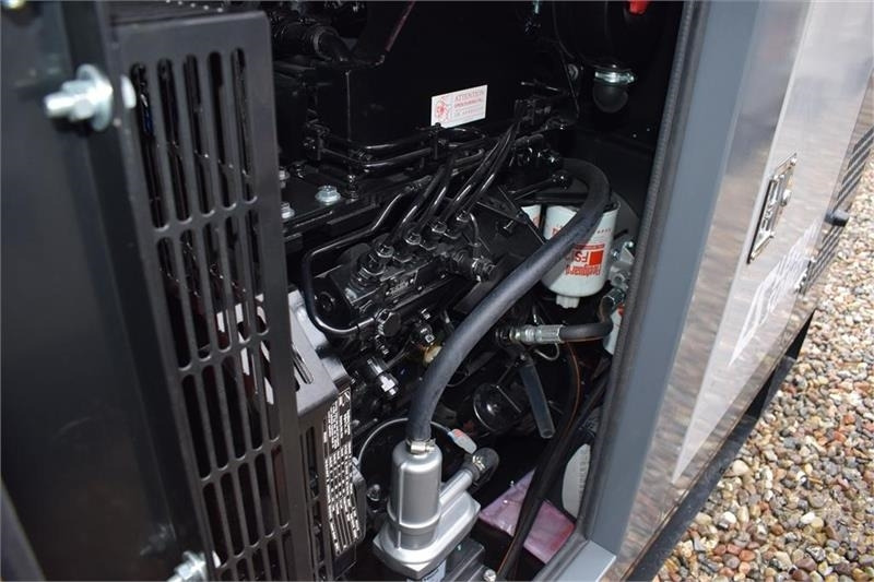 Cummins 55 KvA  lízing Cummins 55 KvA: 9 kép.