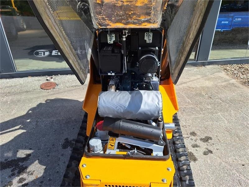 Eurotrac SK 10 - Mini homlokrakodó: 4 kép. Eurotrac SK 10 - Mini homlokrakodó: 4 kép.