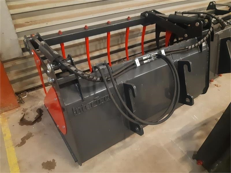 Eurotrac W11 - Rakodókanál: 3 kép. Eurotrac W11 - Rakodókanál: 3 kép.