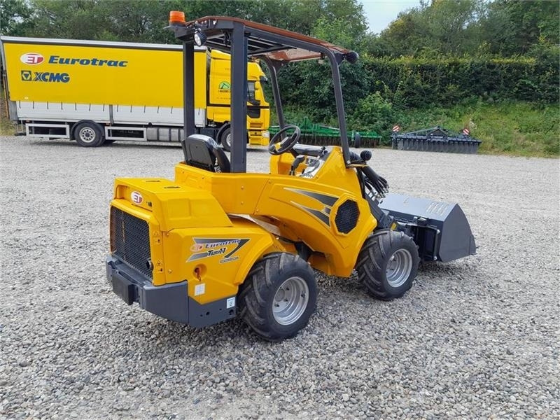 Eurotrac W11 Teleskoparm - Derékcsuklós rakodó: 4 kép. Eurotrac W11 Teleskoparm - Derékcsuklós rakodó: 4 kép.
