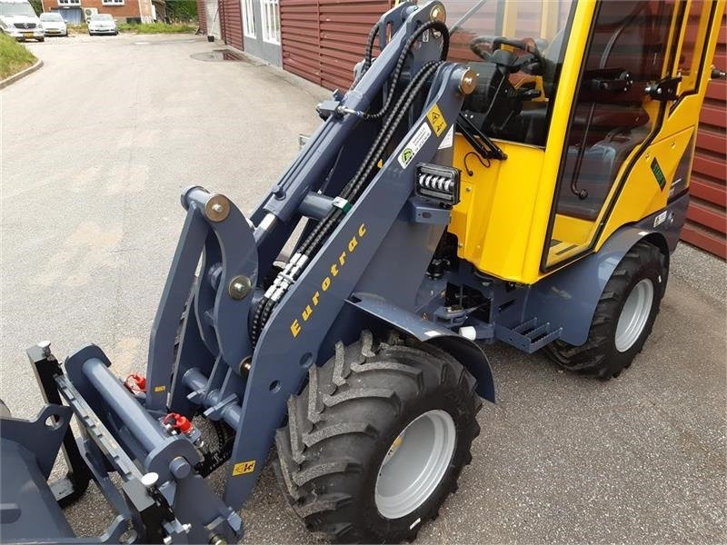 Eurotrac W11 w11 lang arm førehus - Derékcsuklós rakodó: 3 kép. Eurotrac W11 w11 lang arm førehus - Derékcsuklós rakodó: 3 kép.