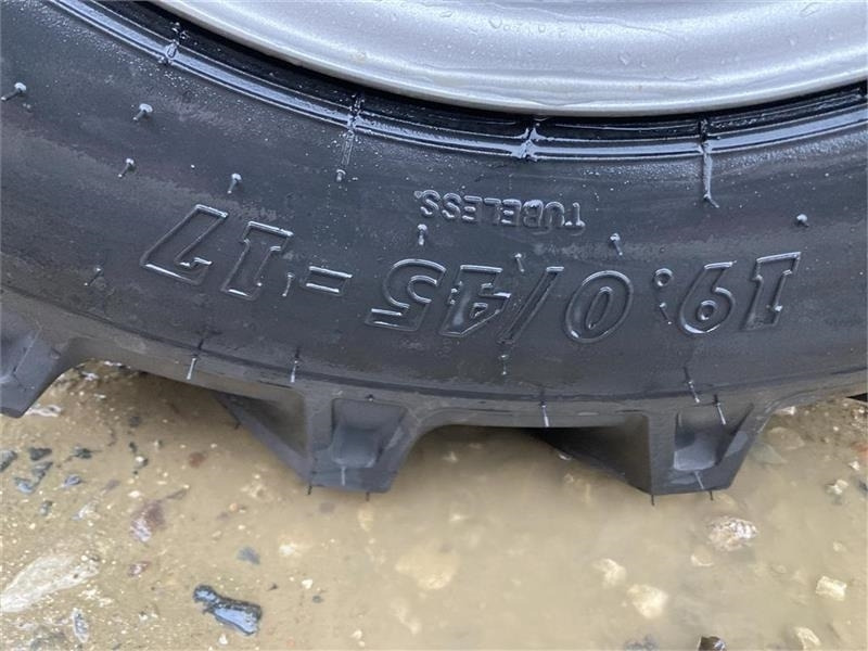 Eurotrac W12F XL lang arm - Derékcsuklós rakodó: 5 kép. Eurotrac W12F XL lang arm - Derékcsuklós rakodó: 5 kép.