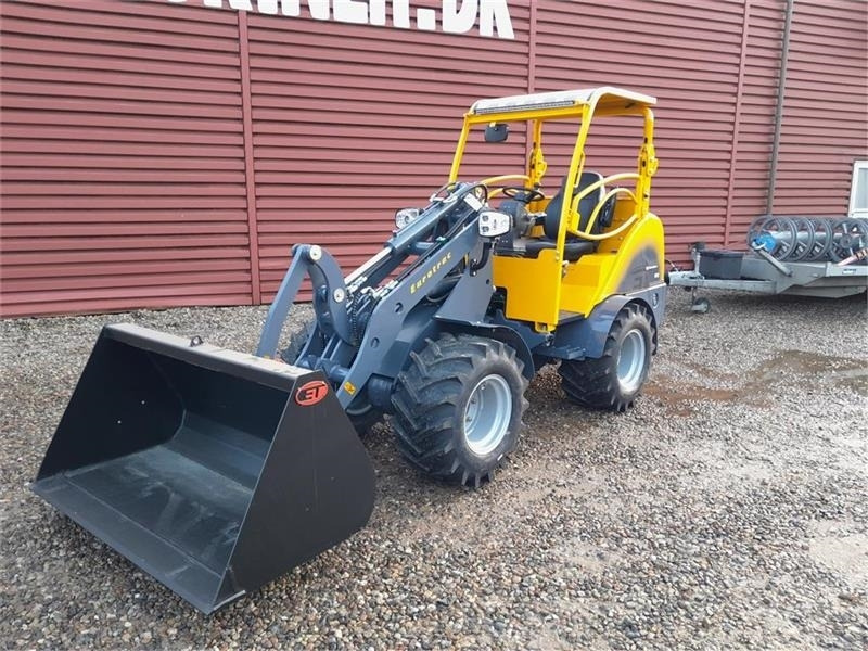 Eurotrac W12S m. mellem arm - Derékcsuklós rakodó: 2 kép. Eurotrac W12S m. mellem arm - Derékcsuklós rakodó: 2 kép.