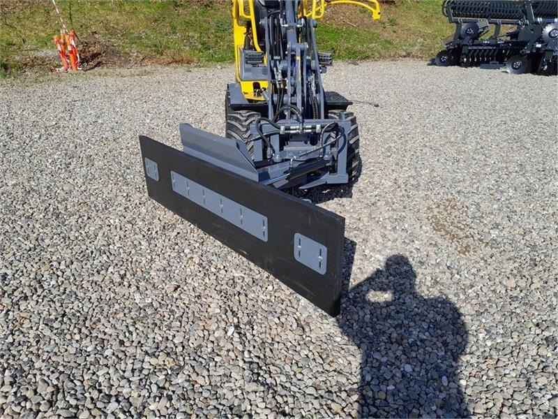 FK Machinery FODER SKRABER  - Tolólap - Építőipari gépek: 3 kép. FK Machinery FODER SKRABER  - Tolólap - Építőipari gépek: 3 kép.