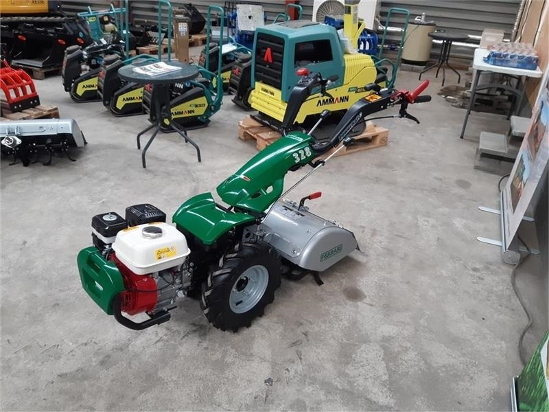 Ferrari 328 - Kommunális traktor: 3 kép. Ferrari 328 - Kommunális traktor: 3 kép.