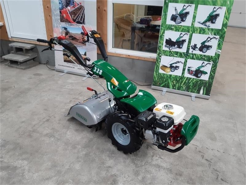 Ferrari 328 - Kommunális traktor: 1 kép. Ferrari 328 - Kommunális traktor: 1 kép.