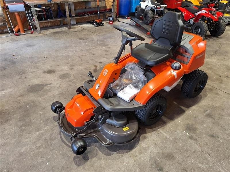 Husqvarna Rider R214 TC 103 cm klipper - Kommunális traktor: 4 kép. Husqvarna Rider R214 TC 103 cm klipper - Kommunális traktor: 4 kép.
