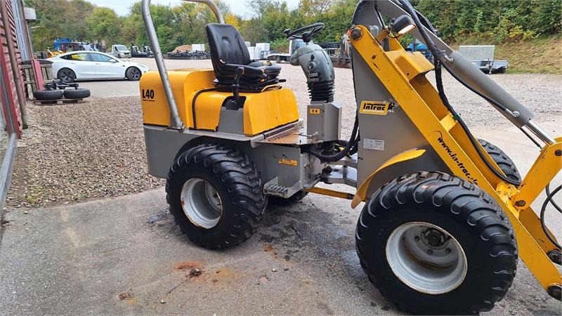 InTrac l40 - Derékcsuklós rakodó: 4 kép. InTrac l40 - Derékcsuklós rakodó: 4 kép.