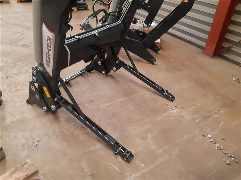 Inter-Tech 1600 - Homlokrakodó traktorhoz: 2 kép. Inter-Tech 1600 - Homlokrakodó traktorhoz: 2 kép.