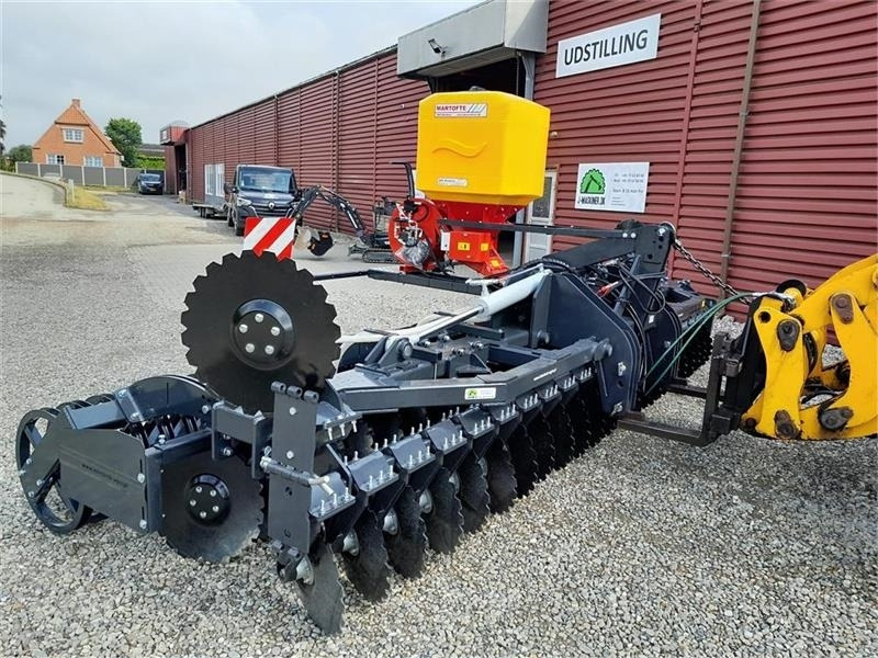 Inter-Tech 6 meter disc med såmaskine - Tárcsás borona: 3 kép. Inter-Tech 6 meter disc med såmaskine - Tárcsás borona: 3 kép.