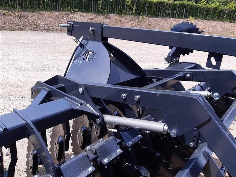 Inter-Tech Diskharve 4 meter J-Maskiner 4 meter med hydraulis - Tárcsás borona: 4 kép. Inter-Tech Diskharve 4 meter J-Maskiner 4 meter med hydraulis - Tárcsás borona: 4 kép.