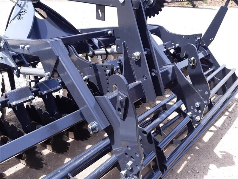 Inter-Tech Diskharve 4 meter J-Maskiner 4 meter med hydraulis - Tárcsás borona: 3 kép. Inter-Tech Diskharve 4 meter J-Maskiner 4 meter med hydraulis - Tárcsás borona: 3 kép.