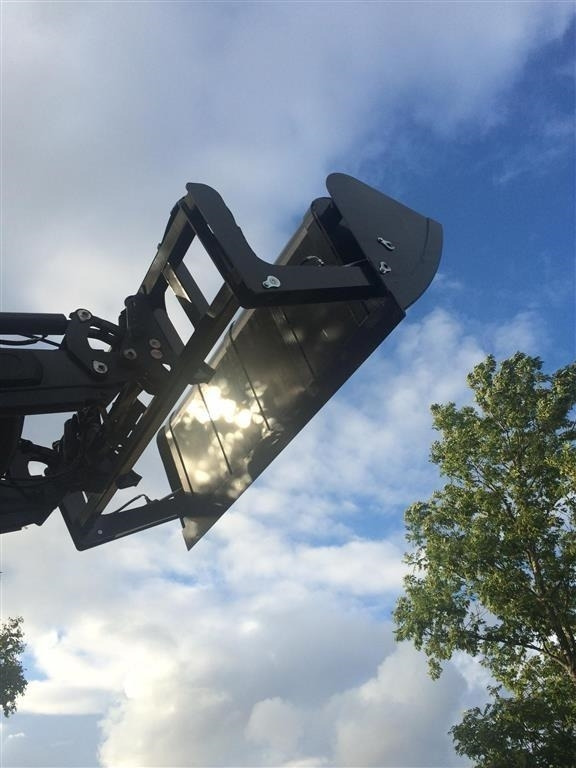 - - - J-Maskiner 2400 Højtipskovl - Kanál - Építőipari gépek: 4 kép. - - - J-Maskiner 2400 Højtipskovl - Kanál - Építőipari gépek: 4 kép.