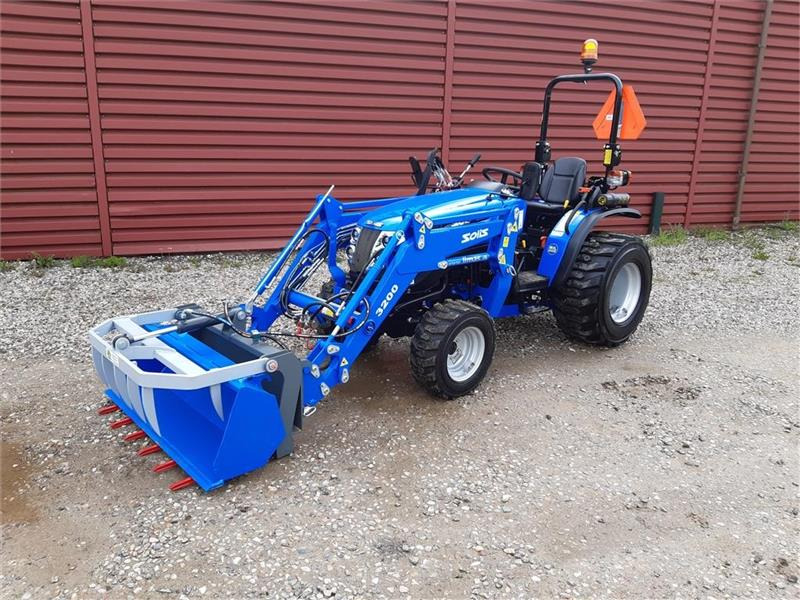 Kommunális traktor Solis 26: 1 kép.