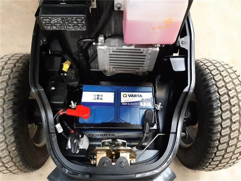 Solis 26 hst - Kommunális traktor: 5 kép. Solis 26 hst - Kommunális traktor: 5 kép.