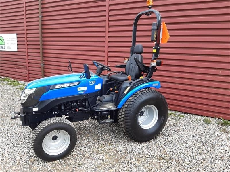 Solis 26 hst - Kommunális traktor: 1 kép. Solis 26 hst - Kommunális traktor: 1 kép.