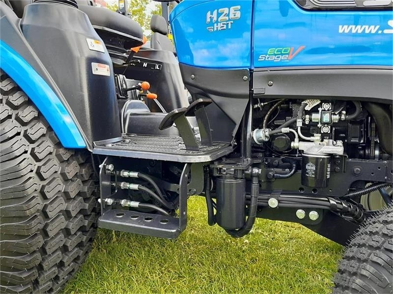 Kistraktor Solis 26 hst frontlift: 10 kép.