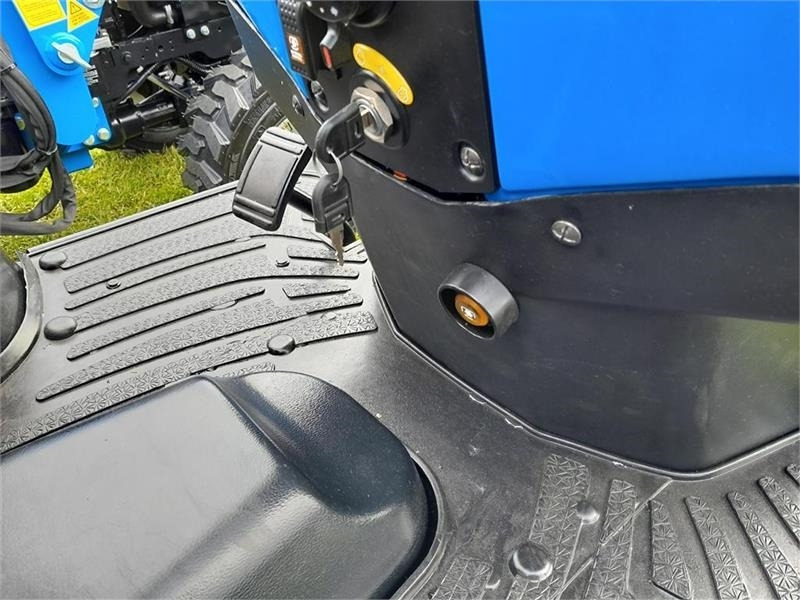 Kistraktor Solis 26 hst frontlift: 9 kép.