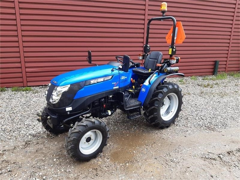 Solis 26 servostyring og brede traktor dæk - Kommunális traktor: 1 kép. Solis 26 servostyring og brede traktor dæk - Kommunális traktor: 1 kép.