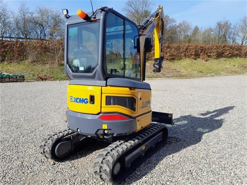 XCMG Xe27e - Minikotró: 3 kép. XCMG Xe27e - Minikotró: 3 kép.